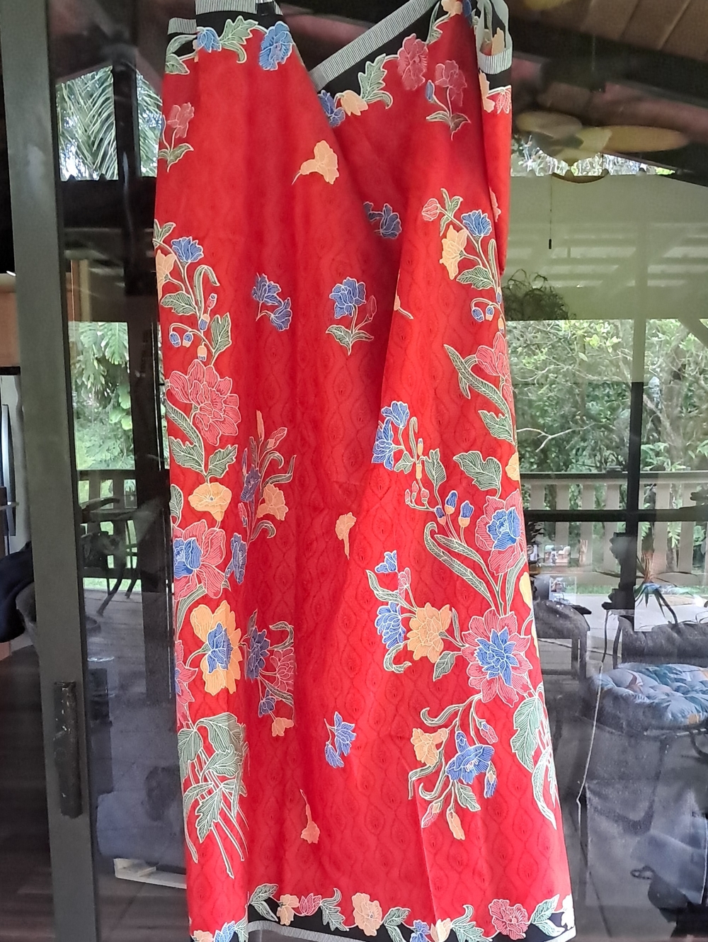 Vibrant Red Floral Home Textile Fabric. 45-1/2"x 68"